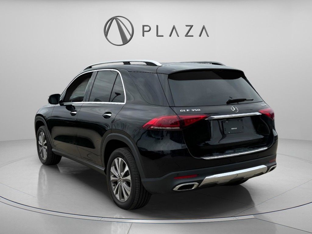 Mercedes-Benz GLE Vehicle Full-screen Gallery Image 04