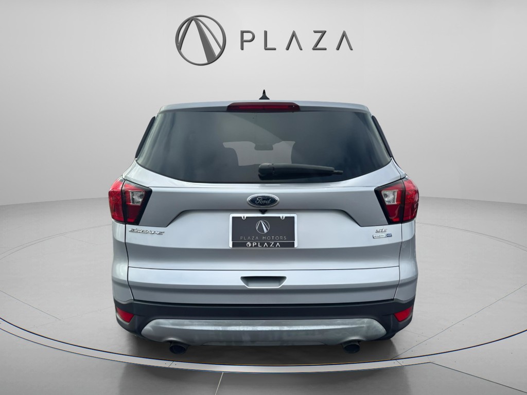 Ford Escape Vehicle Full-screen Gallery Image 05