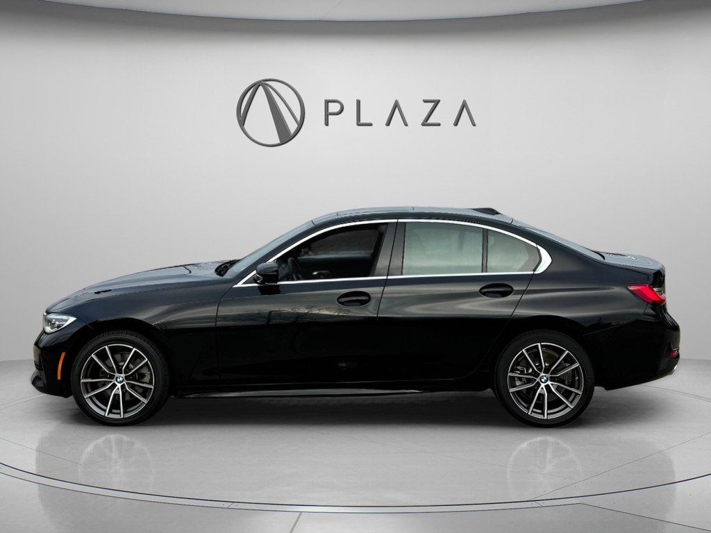 BMW 3 Series Vehicle Full-screen Gallery Image 03