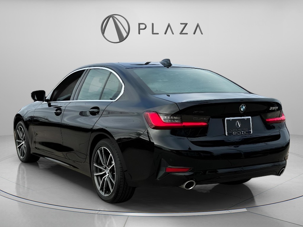 BMW 3 Series Vehicle Full-screen Gallery Image 04