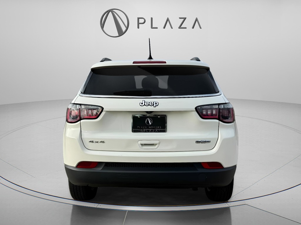 Jeep Compass Vehicle Full-screen Gallery Image 05