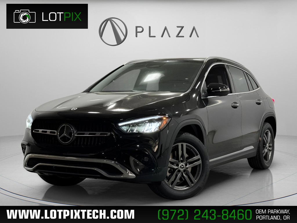 Mercedes-Benz GLA Vehicle Full-screen Gallery Image 01