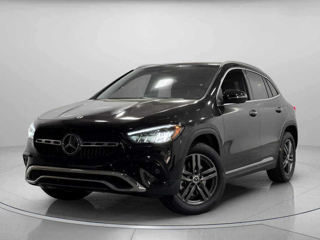 Mercedes-Benz GLA Vehicle Full-screen Gallery Image 02