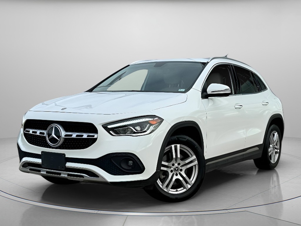 Mercedes-Benz GLA Vehicle Full-screen Gallery Image 02