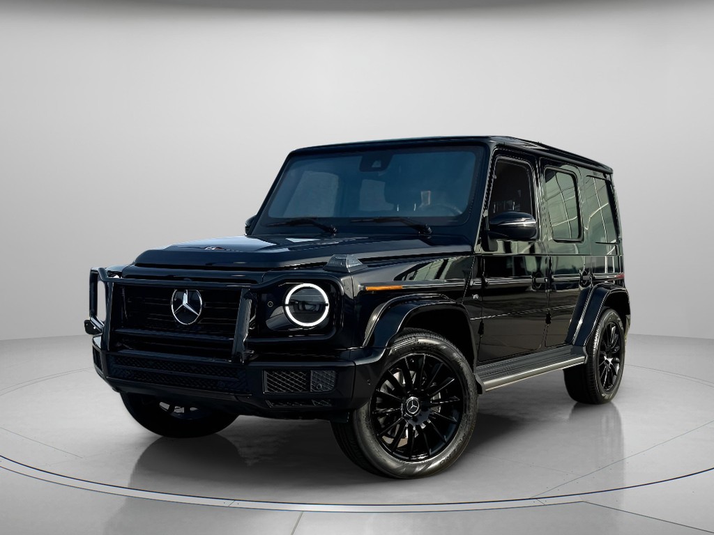 Mercedes-Benz G-Class Vehicle Full-screen Gallery Image 02