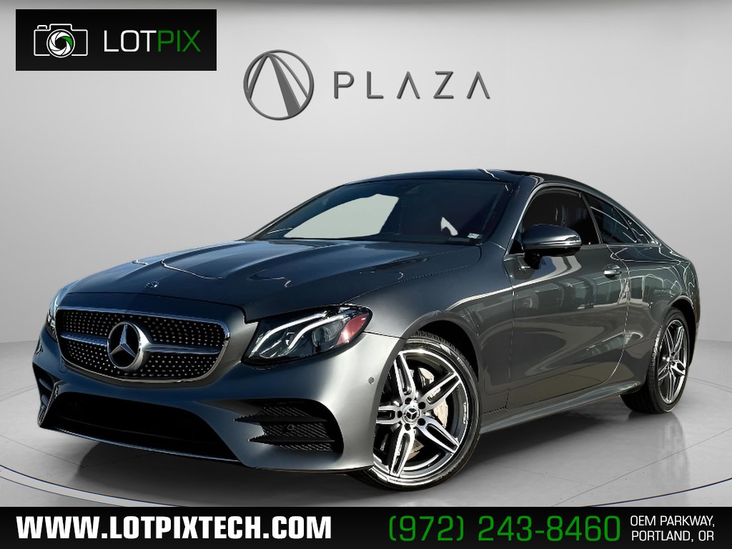 Mercedes-Benz E-Class Vehicle Full-screen Gallery Image 01