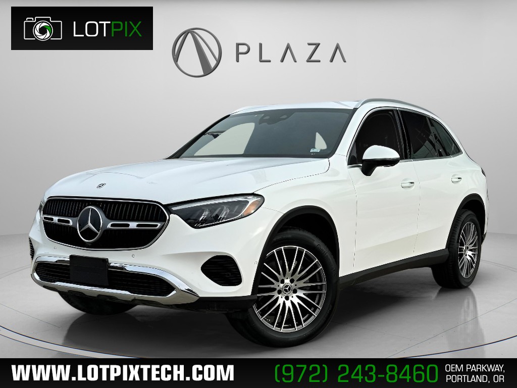 Mercedes-Benz GLC Vehicle Full-screen Gallery Image 01