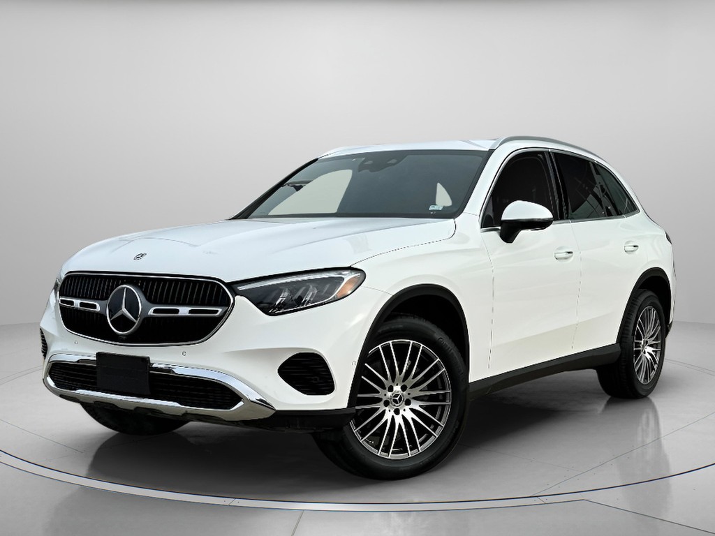 Mercedes-Benz GLC Vehicle Full-screen Gallery Image 02