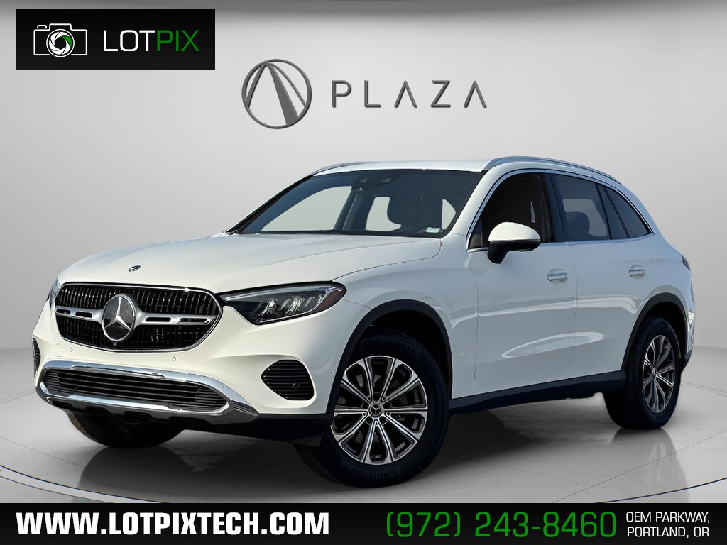 Mercedes-Benz GLC Vehicle Full-screen Gallery Image 01