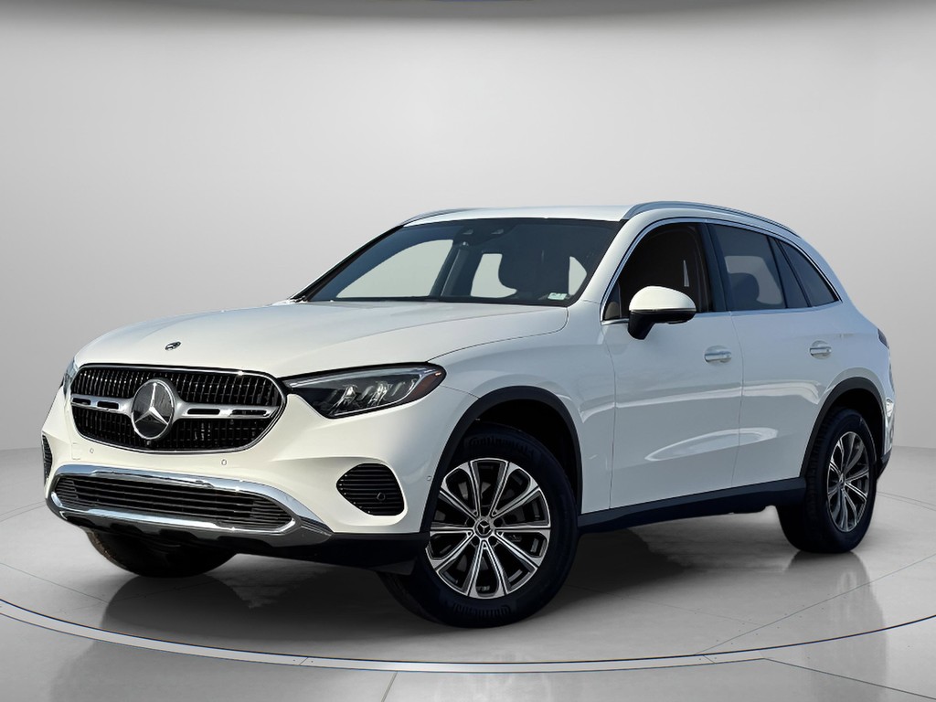 Mercedes-Benz GLC Vehicle Full-screen Gallery Image 02