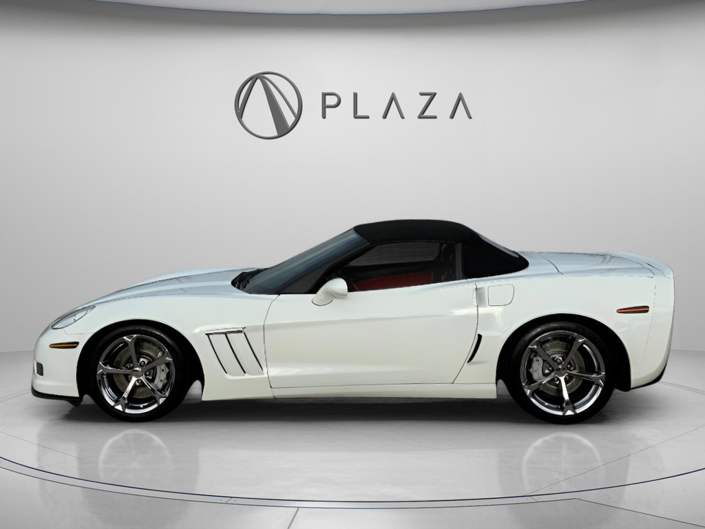 Chevrolet Corvette Vehicle Full-screen Gallery Image 03