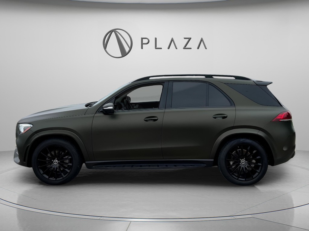 Mercedes-Benz GLE Vehicle Full-screen Gallery Image 03