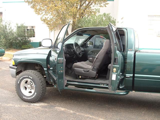 Dodge Ram 2500 Vehicle Full-screen Gallery Image 08