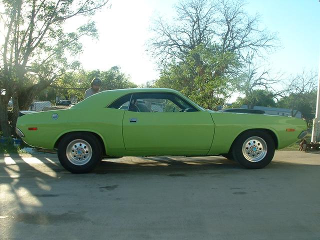 Dodge Challenger Vehicle Full-screen Gallery Image 2