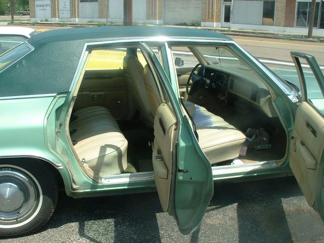 Plymouth FURY Vehicle Full-screen Gallery Image 04