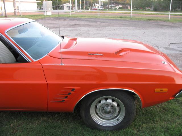 Dodge Challenger Vehicle Full-screen Gallery Image 02