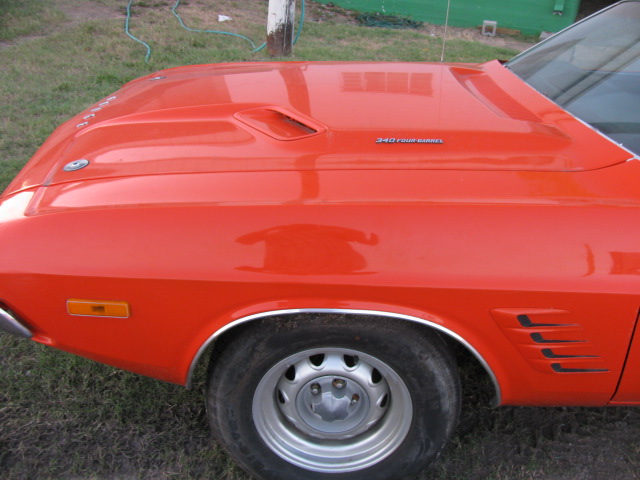 Dodge Challenger Vehicle Full-screen Gallery Image 09