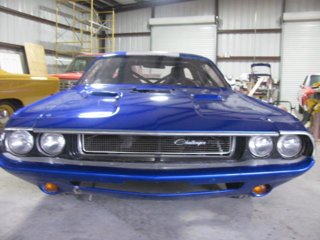 Dodge Challenger Vehicle Full-screen Gallery Image 02