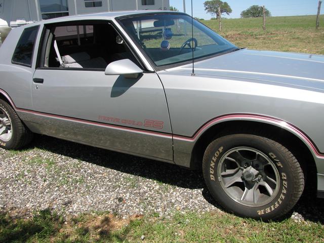Chevrolet Monte Carlo Vehicle Full-screen Gallery Image 2