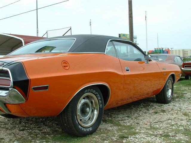 Dodge Challenger Vehicle Full-screen Gallery Image 2