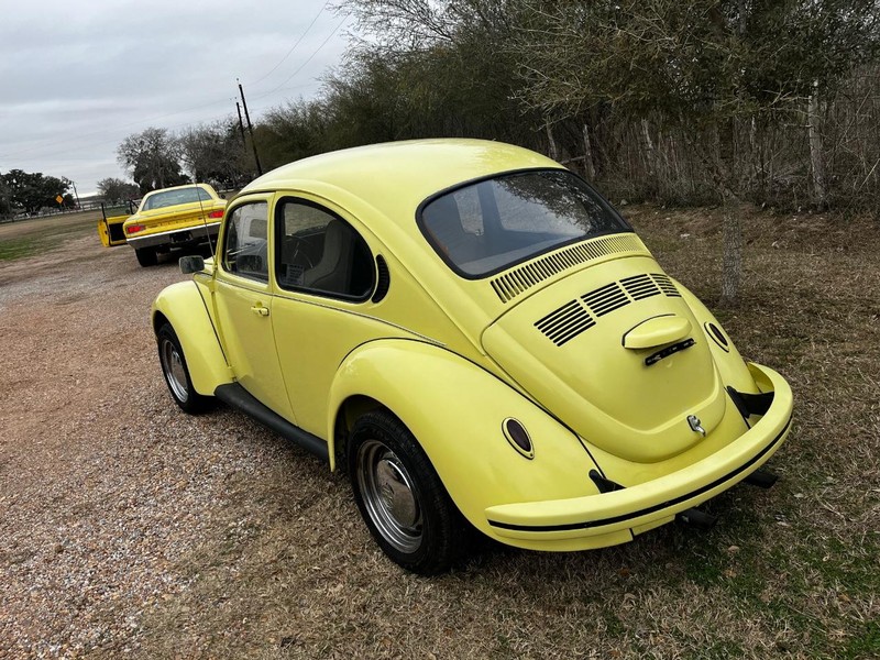 Volkswagen Beetle Vehicle Full-screen Gallery Image 2
