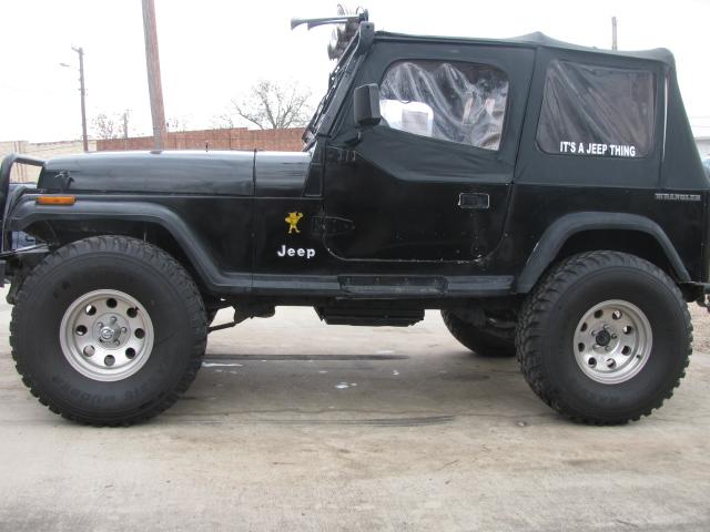 Jeep Wrangler Vehicle Full-screen Gallery Image 02