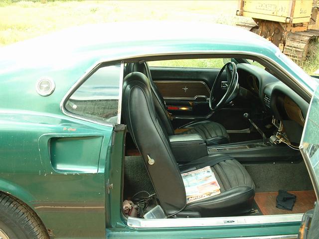 Ford Mustang Vehicle Full-screen Gallery Image 9