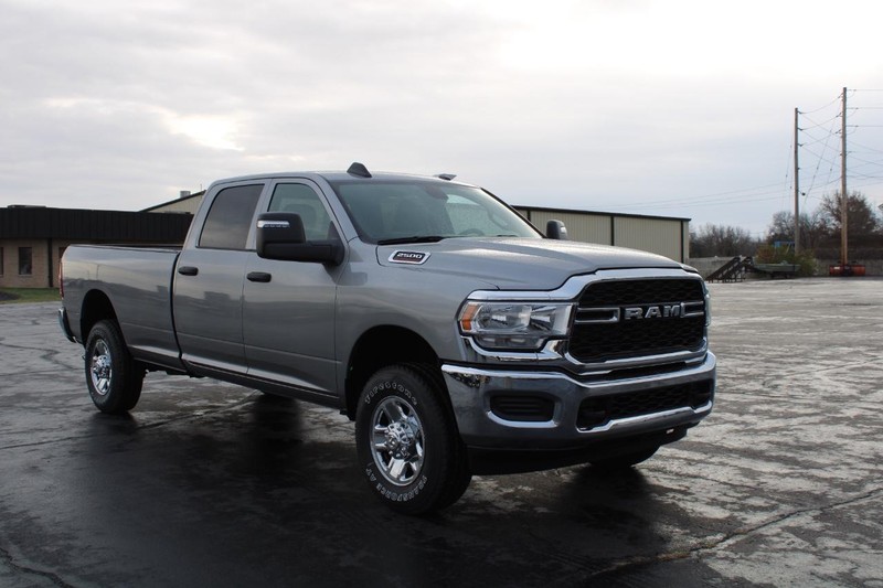 Ram 2500 Vehicle Full-screen Gallery Image 2