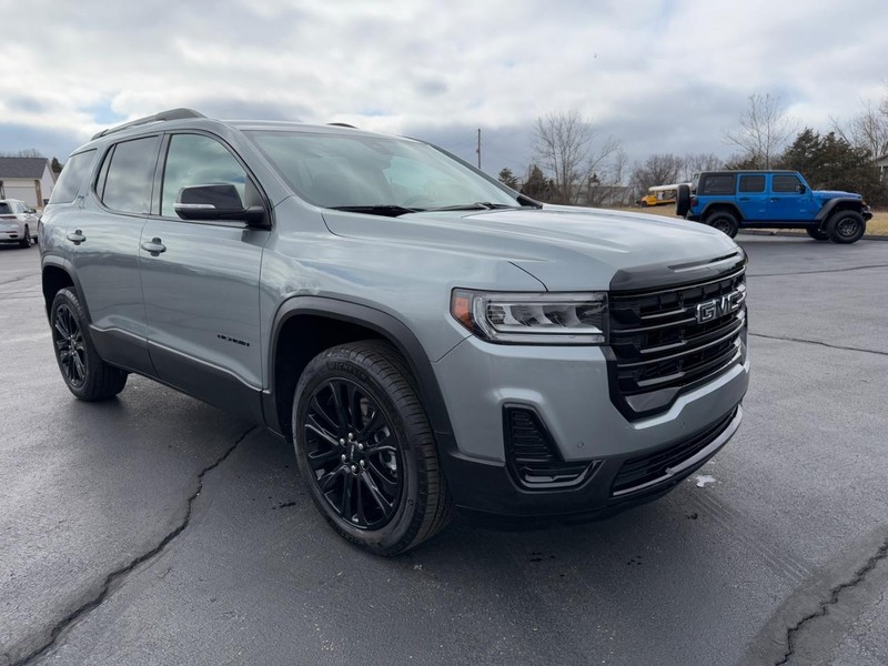 GMC Acadia Vehicle Full-screen Gallery Image 2