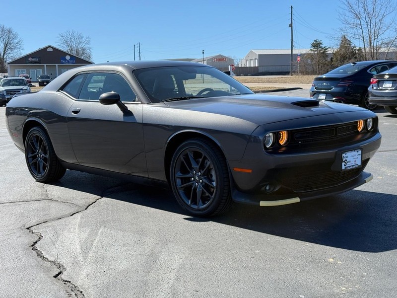 Dodge Challenger Vehicle Full-screen Gallery Image 02