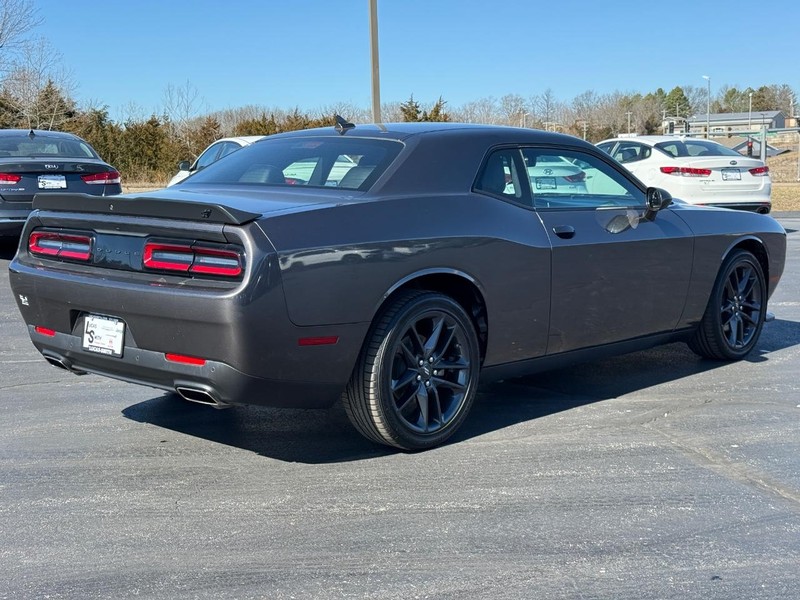 Dodge Challenger Vehicle Full-screen Gallery Image 03