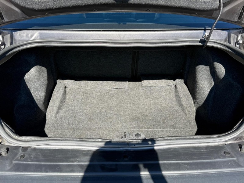 Dodge Challenger Vehicle Full-screen Gallery Image 04