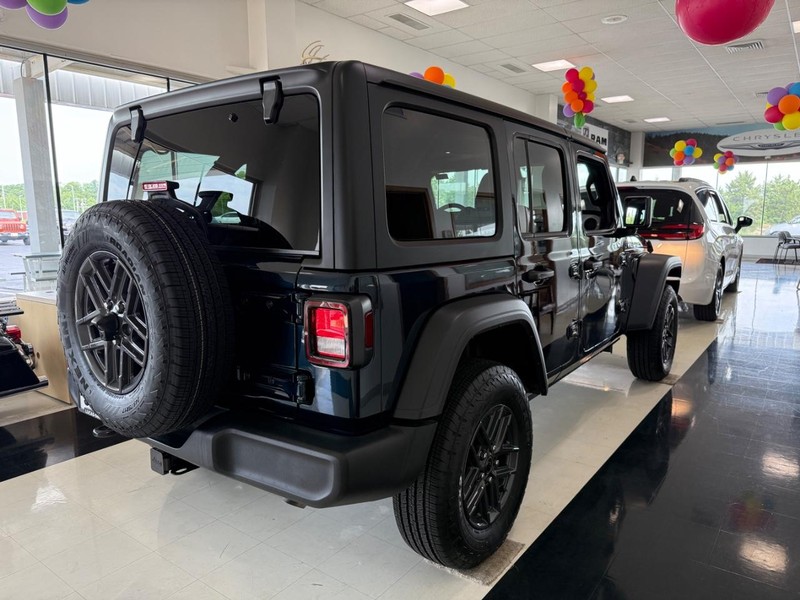 Jeep Wrangler Vehicle Full-screen Gallery Image 2