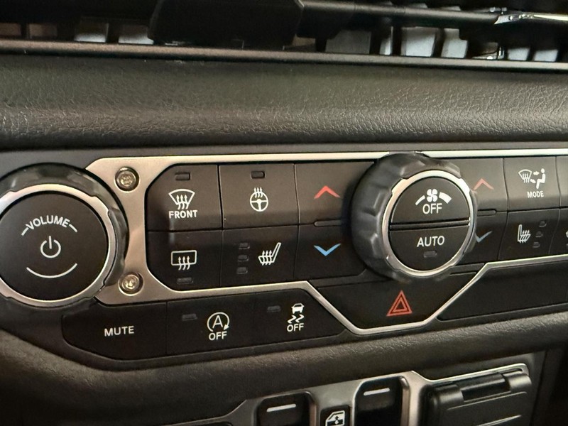 Jeep Wrangler Vehicle Full-screen Gallery Image 14
