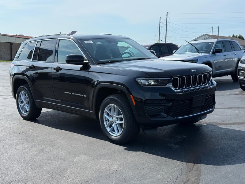 Jeep Grand Cherokee Vehicle Full-screen Gallery Image 2