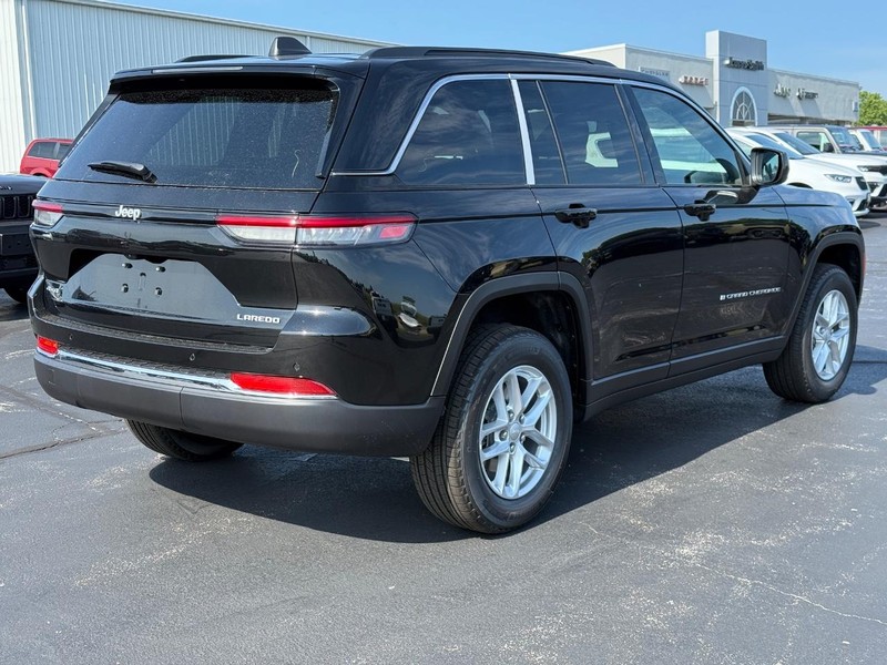 Jeep Grand Cherokee Vehicle Full-screen Gallery Image 3