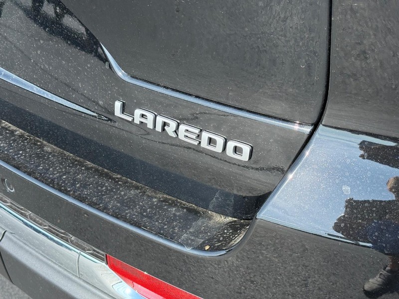 Jeep Grand Cherokee Vehicle Full-screen Gallery Image 4