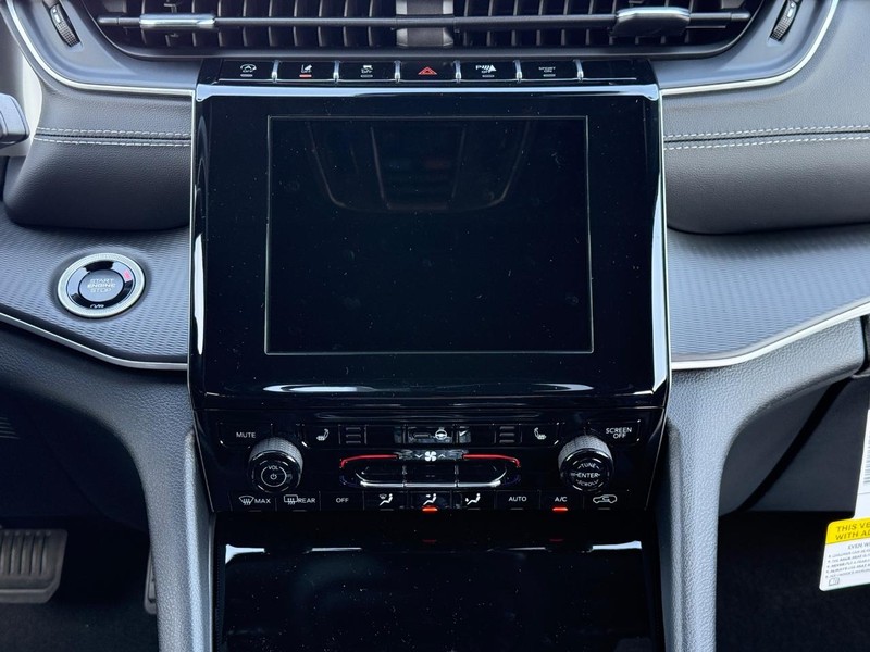 Jeep Grand Cherokee Vehicle Full-screen Gallery Image 9