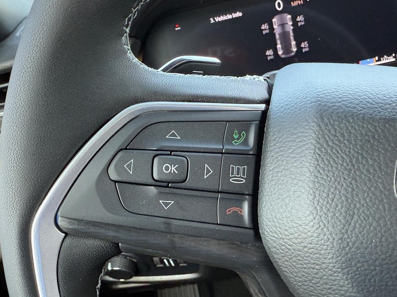 Jeep Grand Cherokee Vehicle Full-screen Gallery Image 12