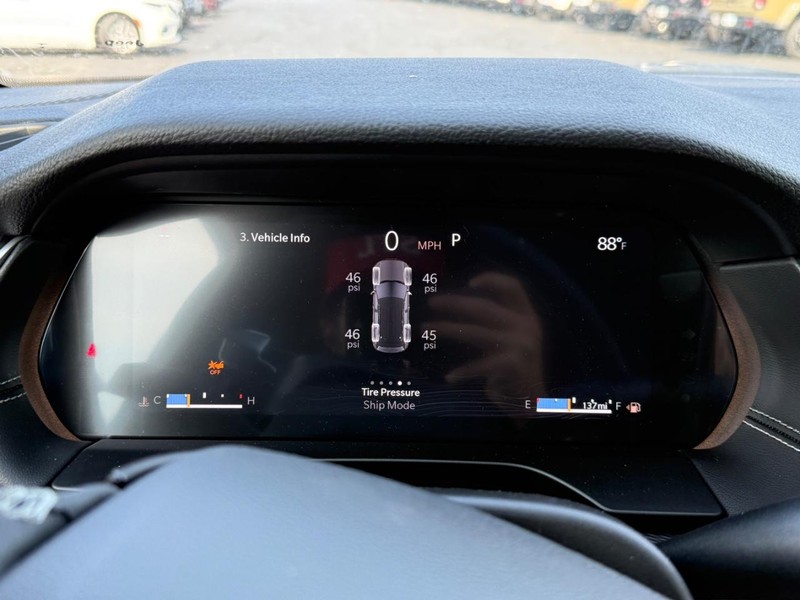 Jeep Grand Cherokee Vehicle Full-screen Gallery Image 14