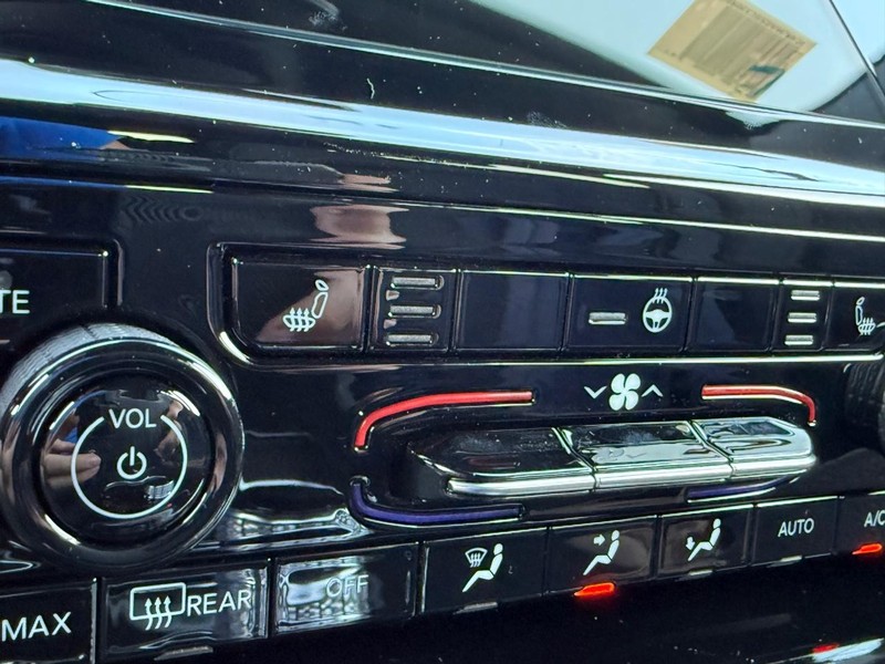 Jeep Grand Cherokee Vehicle Full-screen Gallery Image 15