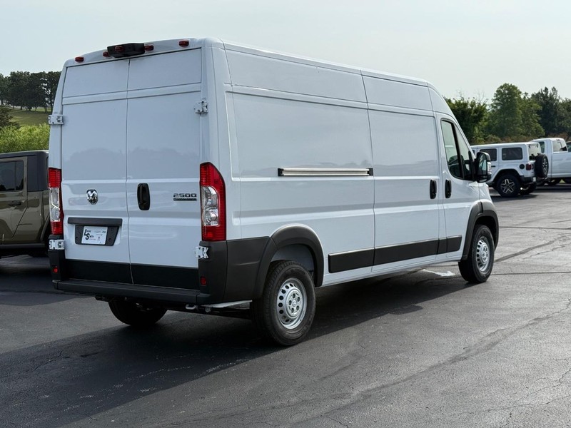 Ram ProMaster Cargo Van Vehicle Full-screen Gallery Image 3