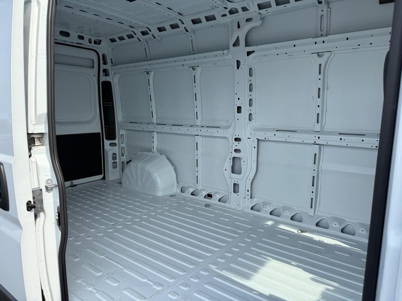 Ram ProMaster Cargo Van Vehicle Full-screen Gallery Image 5