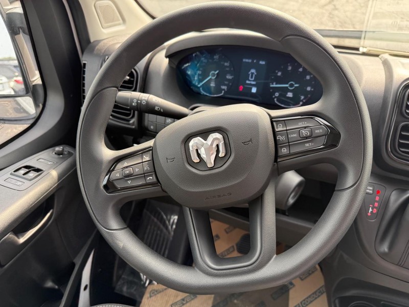 Ram ProMaster Cargo Van Vehicle Full-screen Gallery Image 7