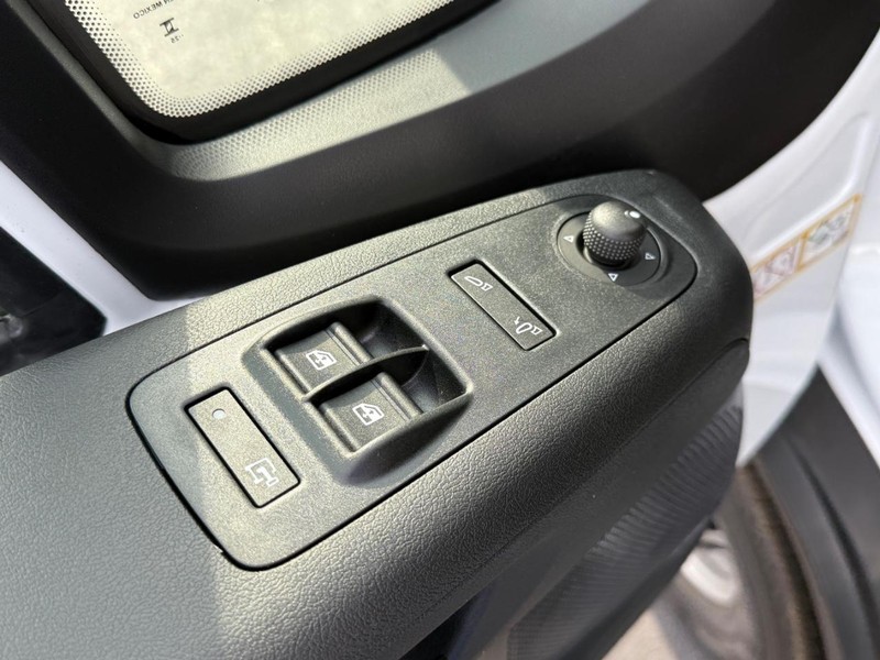 Ram ProMaster Cargo Van Vehicle Full-screen Gallery Image 9