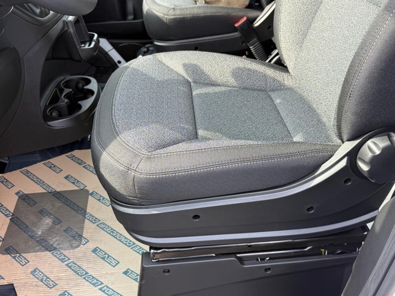 Ram ProMaster Cargo Van Vehicle Full-screen Gallery Image 10