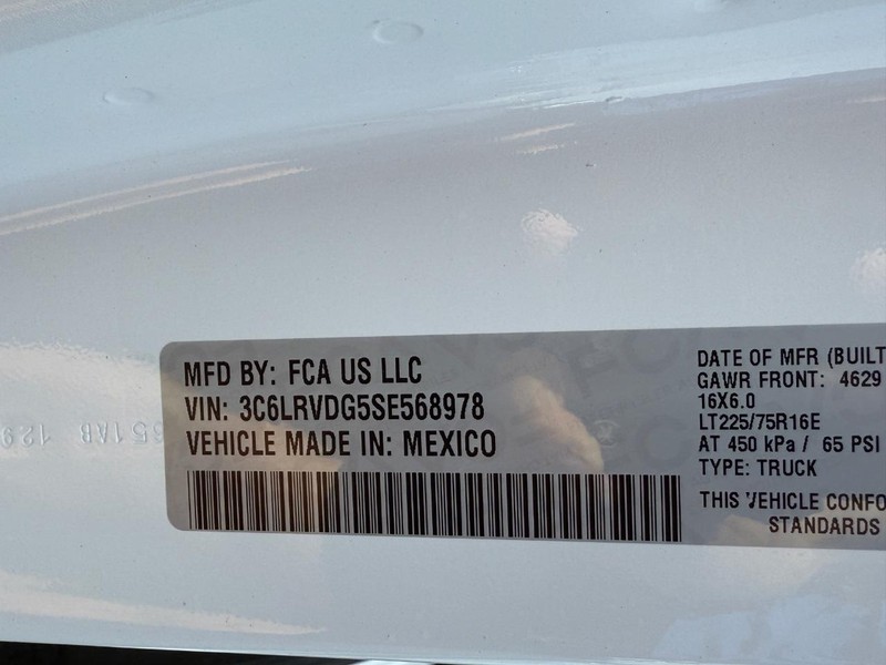 Ram ProMaster Cargo Van Vehicle Full-screen Gallery Image 14