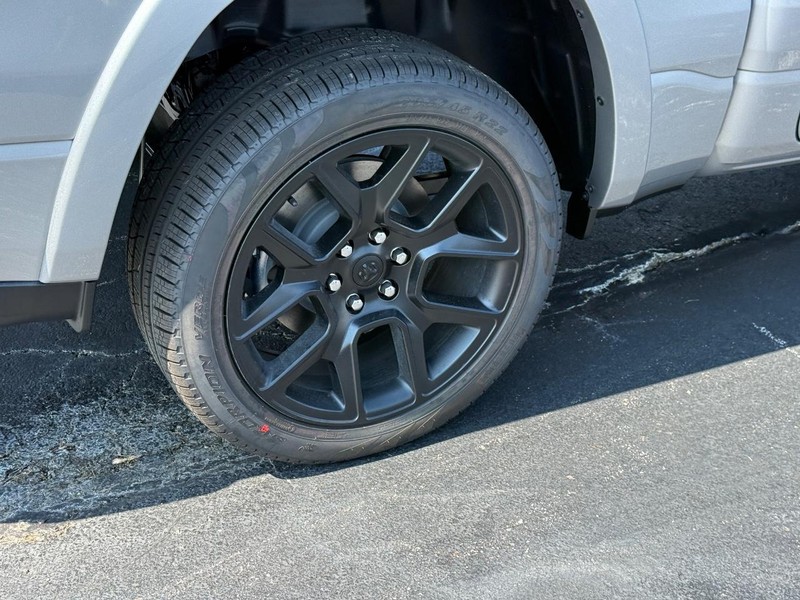 Ram 1500 Vehicle Full-screen Gallery Image 4