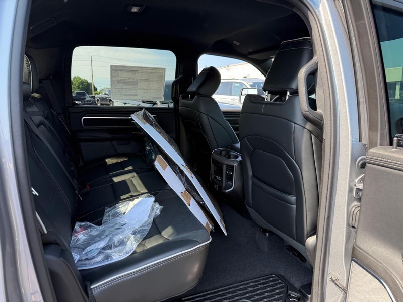 Ram 1500 Vehicle Full-screen Gallery Image 5