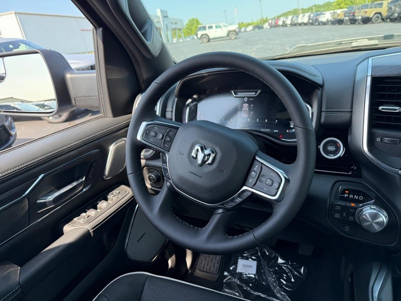 Ram 1500 Vehicle Full-screen Gallery Image 7